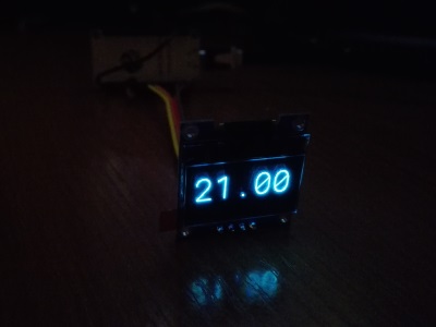 OLED-näyttö pimeässä